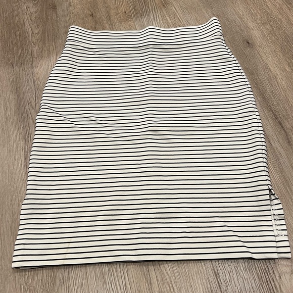 Ann Taylor Dresses & Skirts - Ann Taylor Black & White striped Knee Length Skirt, Size 2P